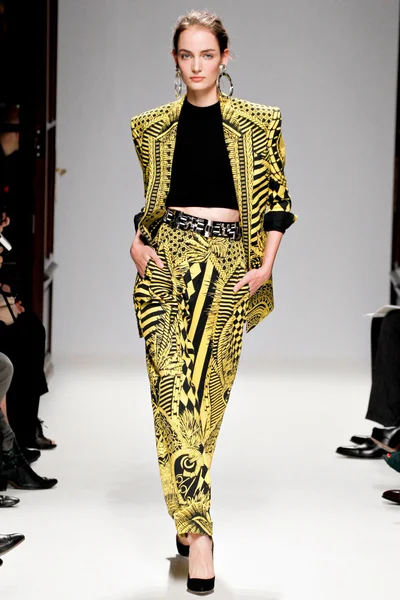 Look 18